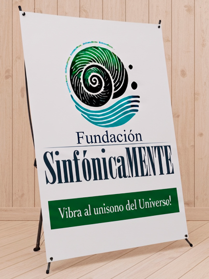 Standee con el logo de la Fundación SinfónicaMENTE